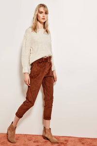 Arched cinnamon velvet trousers