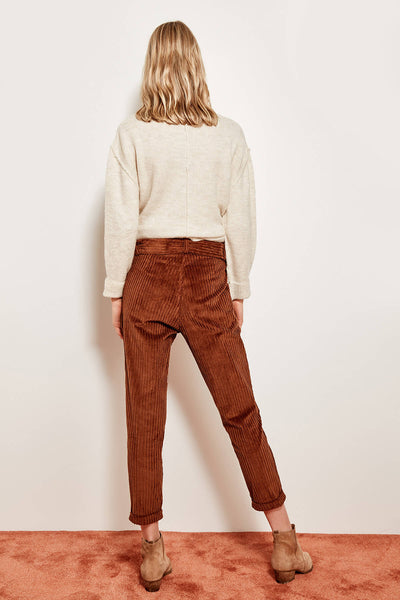 Arched cinnamon velvet trousers