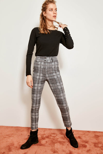 Knitted gray plaid trousers