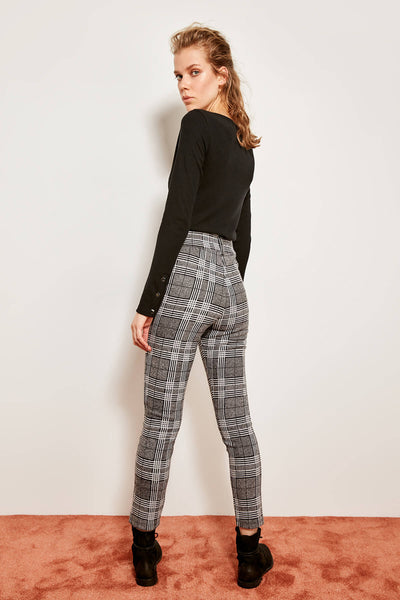 Knitted gray plaid trousers